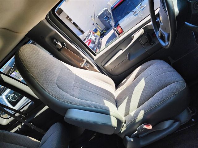 2014 Chevrolet Express Passenger RWD 1500 135" LS - 22828681 - 29