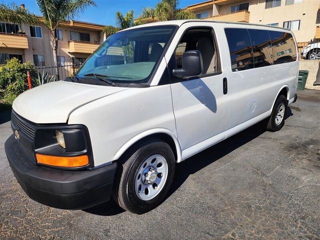 2014 Chevrolet Express Passenger RWD 1500 135" LS - 22828681 - 4