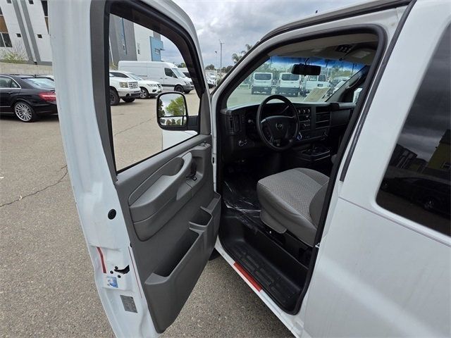 2014 Chevrolet Express Passenger RWD 1500 135" LT - 22253866 - 41