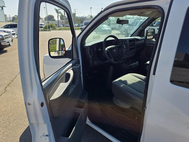 2014 Chevrolet Express Passenger RWD 1500 135" LT - 22906039 - 24