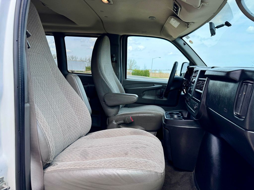 2014 Chevrolet Express Passenger RWD 1500 135" LT - 23033158 - 11
