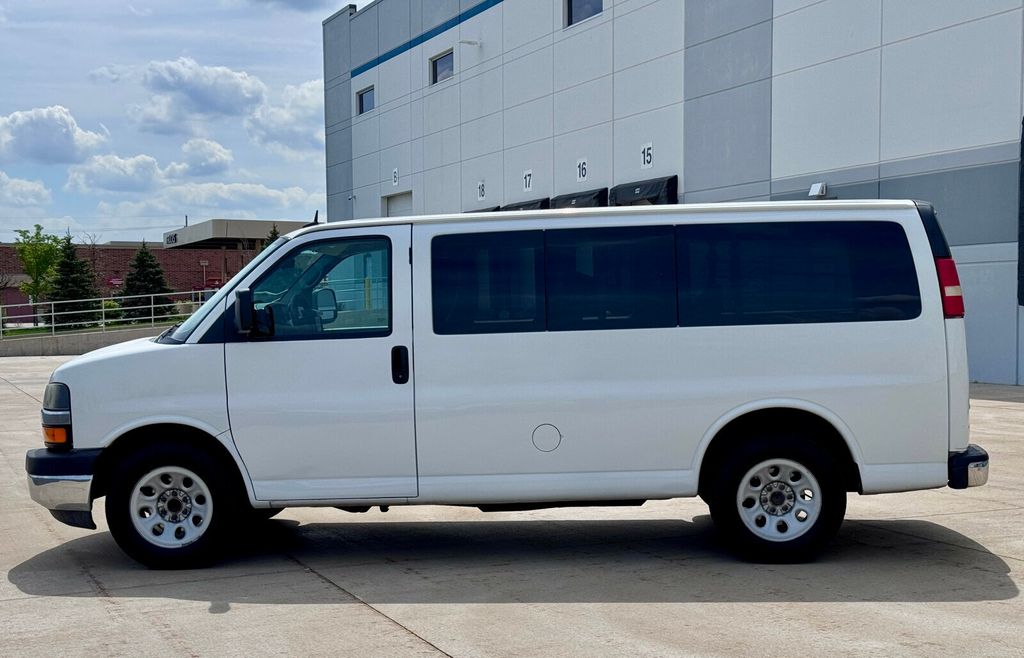 2014 Chevrolet Express Passenger RWD 1500 135" LT - 23033158 - 2