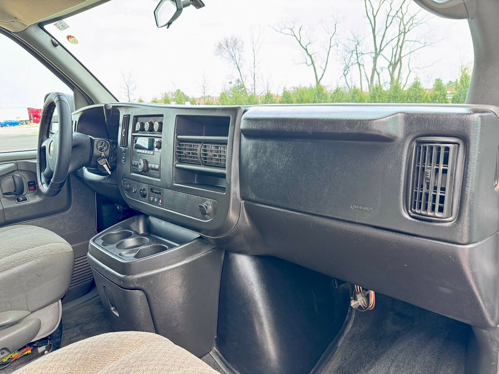 2014 Chevrolet Express Passenger RWD 1500 135" LT - 23016734 - 10