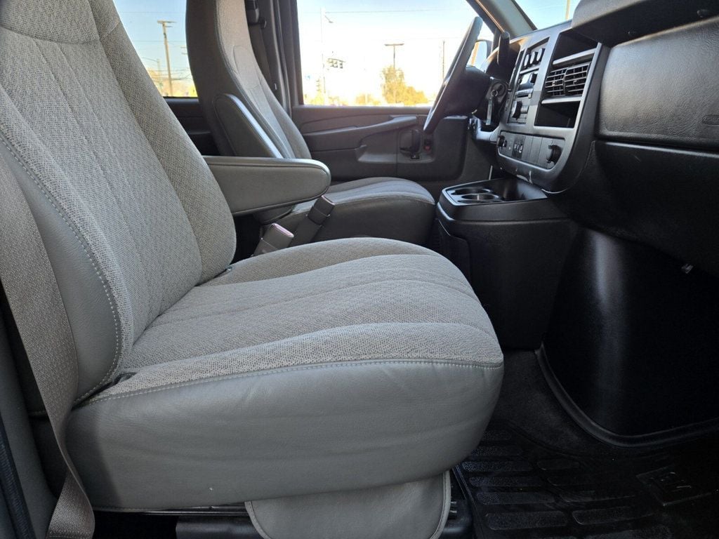 2014 Chevrolet Express Passenger RWD 2500 135" LT - 22894377 - 13