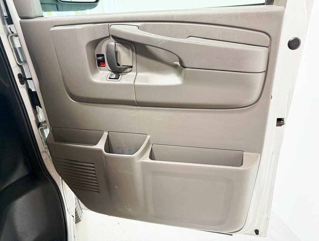 2014 Chevrolet Express Passenger RWD 3500 155" LS w/1LS - 22899717 - 26