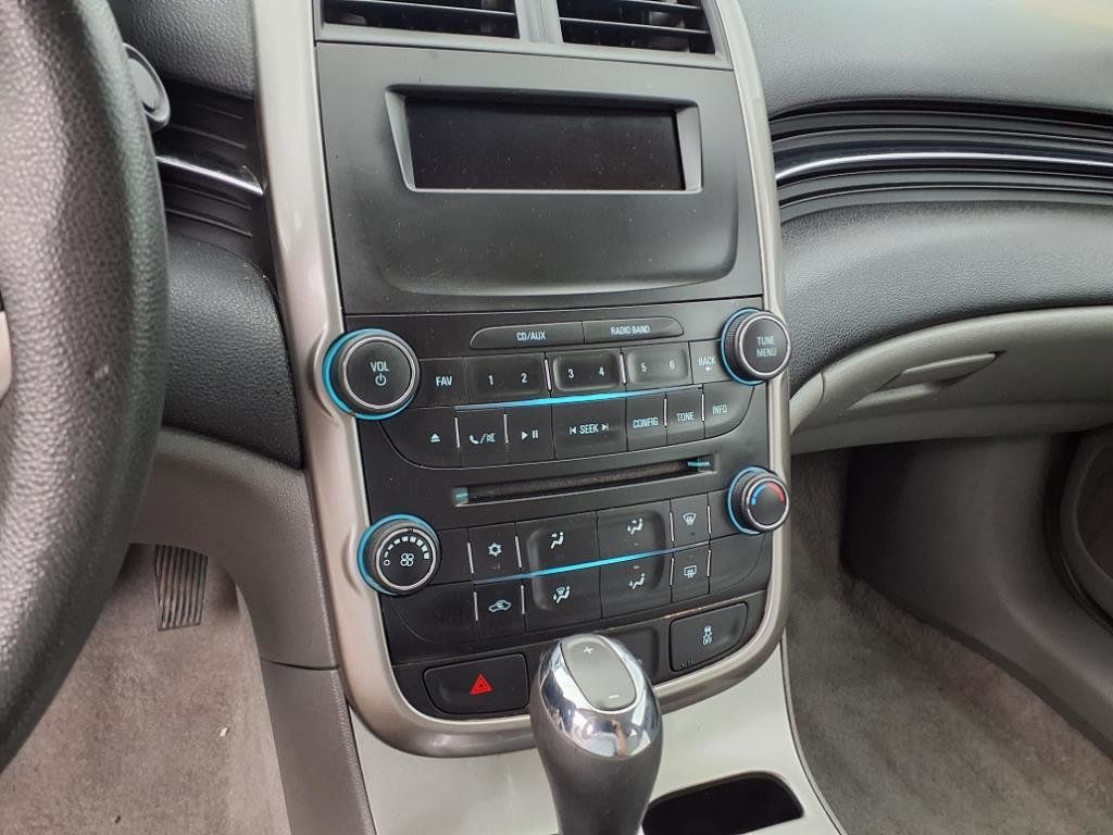 2014 Chevrolet Malibu LS - 22866611 - 10