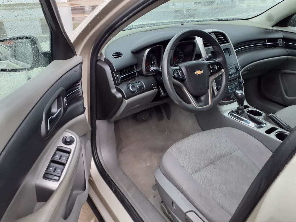 2014 Chevrolet Malibu LS - 22866611 - 5