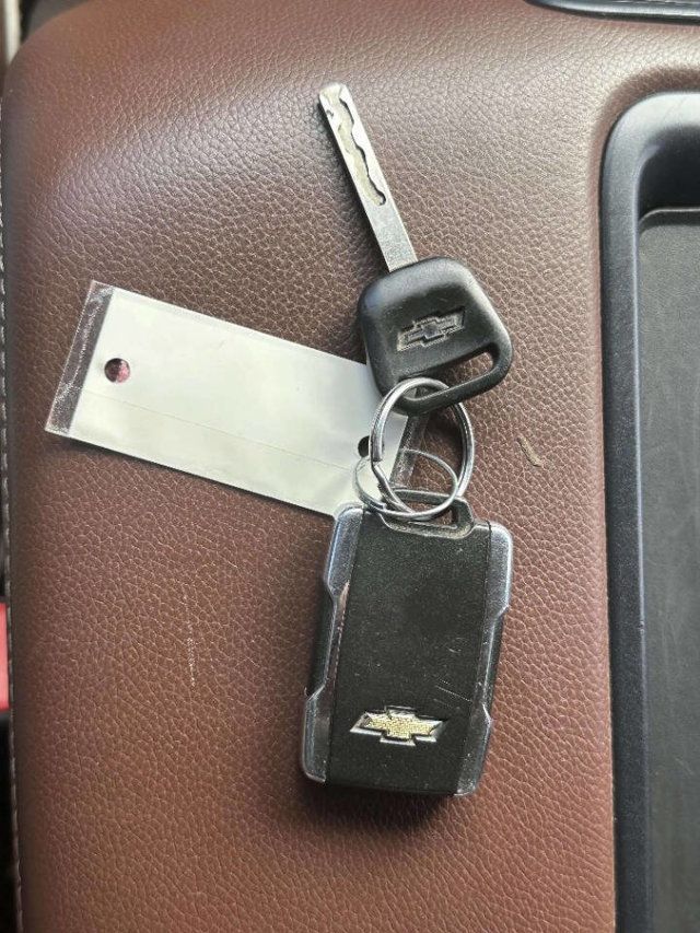 2014 Chevrolet Silverado 1500 High Country 4x4 4dr Crew Cab 5.8 ft. SB - 22952518 - 26