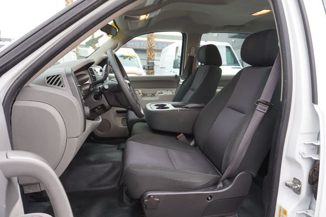 2014 Chevrolet Silverado 2500HD WORK TRUCK, UTILITY BED, HYDRAULIC LIFT, CLOTH SEATS - 23055031 - 16