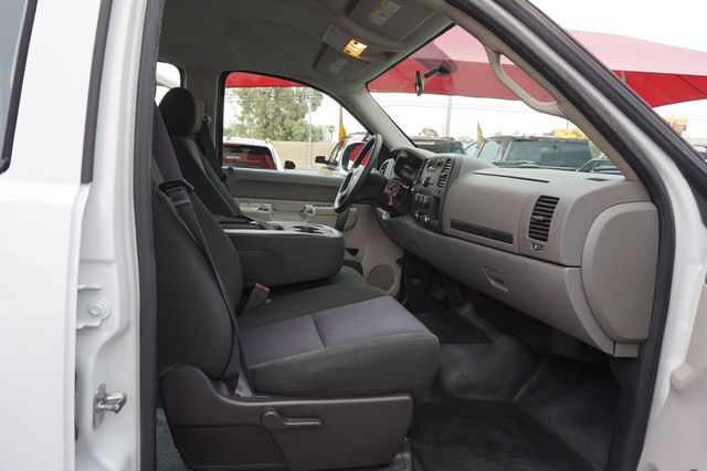 2014 Chevrolet Silverado 2500HD WORK TRUCK, UTILITY BED, HYDRAULIC LIFT, CLOTH SEATS - 23055031 - 19