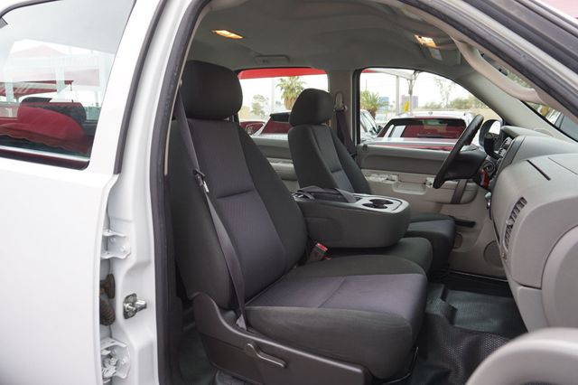 2014 Chevrolet Silverado 2500HD WORK TRUCK, UTILITY BED, HYDRAULIC LIFT, CLOTH SEATS - 23055031 - 20