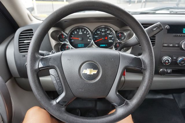 2014 Chevrolet Silverado 2500HD WORK TRUCK, UTILITY BED, HYDRAULIC LIFT, CLOTH SEATS - 23055031 - 23