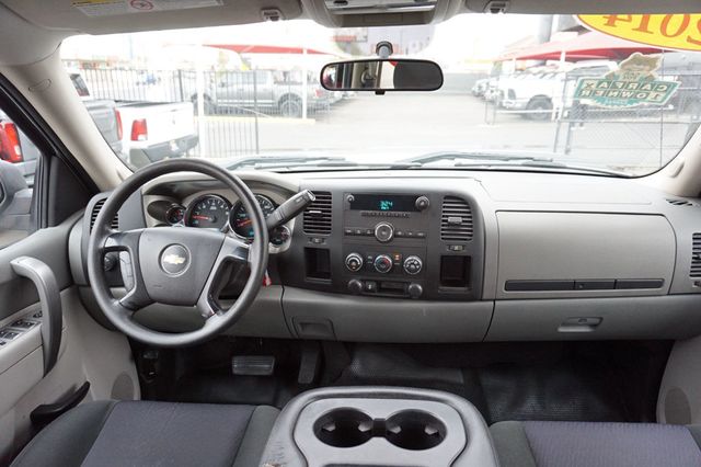 2014 Chevrolet Silverado 2500HD WORK TRUCK, UTILITY BED, HYDRAULIC LIFT, CLOTH SEATS - 23055031 - 28