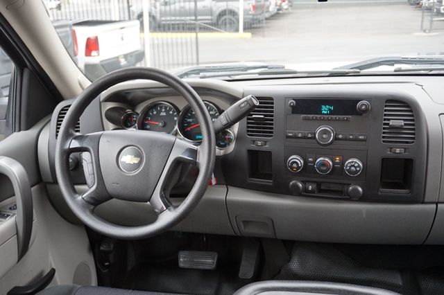 2014 Chevrolet Silverado 2500HD WORK TRUCK, UTILITY BED, HYDRAULIC LIFT, CLOTH SEATS - 23055031 - 29