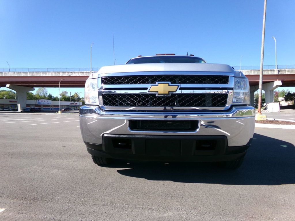 2014 Chevrolet Silverado 3500HD LT photo 3