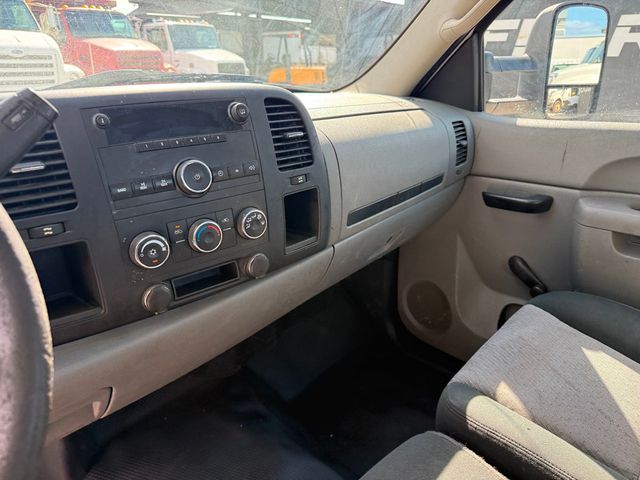 2014 Chevrolet Silverado 3500HD Gooseneck Flatbed 2WD Reg Cab 133.7 - 23016535 - 8