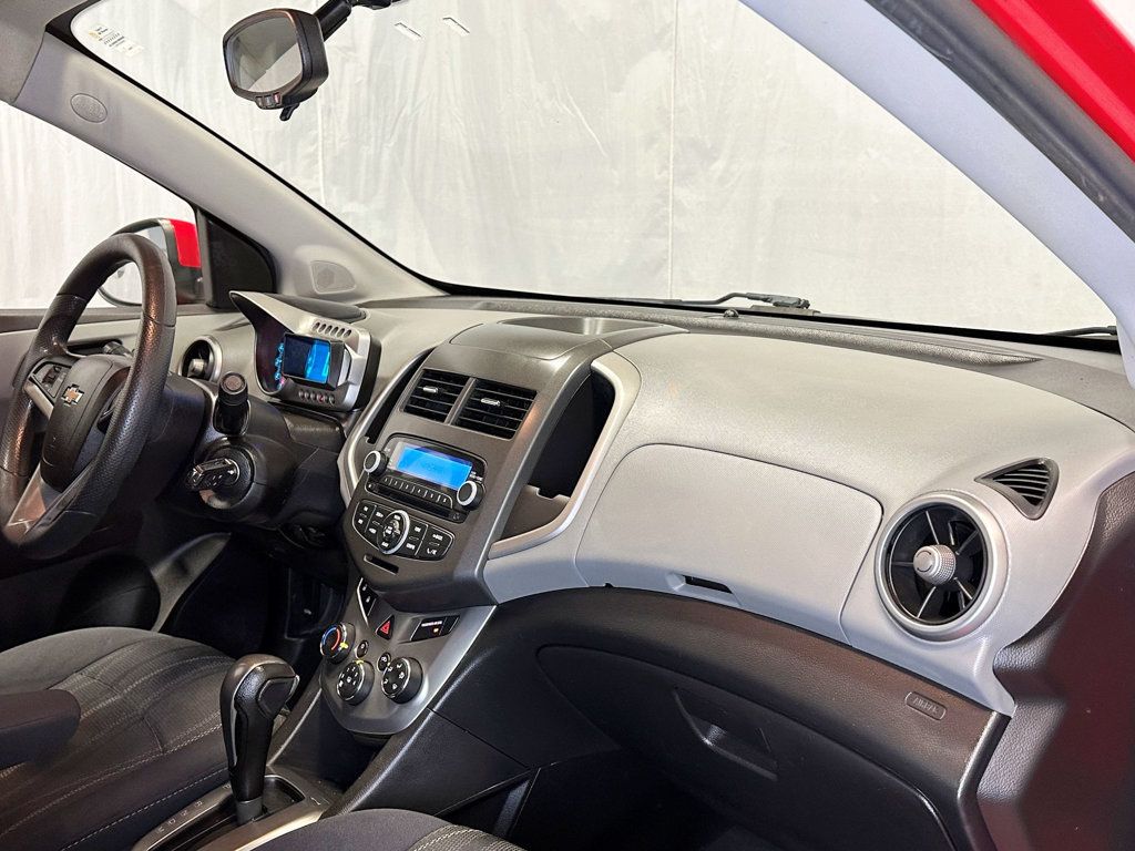 2014 Chevrolet Sonic 4dr Sedan Automatic LT - 23087201 - 19