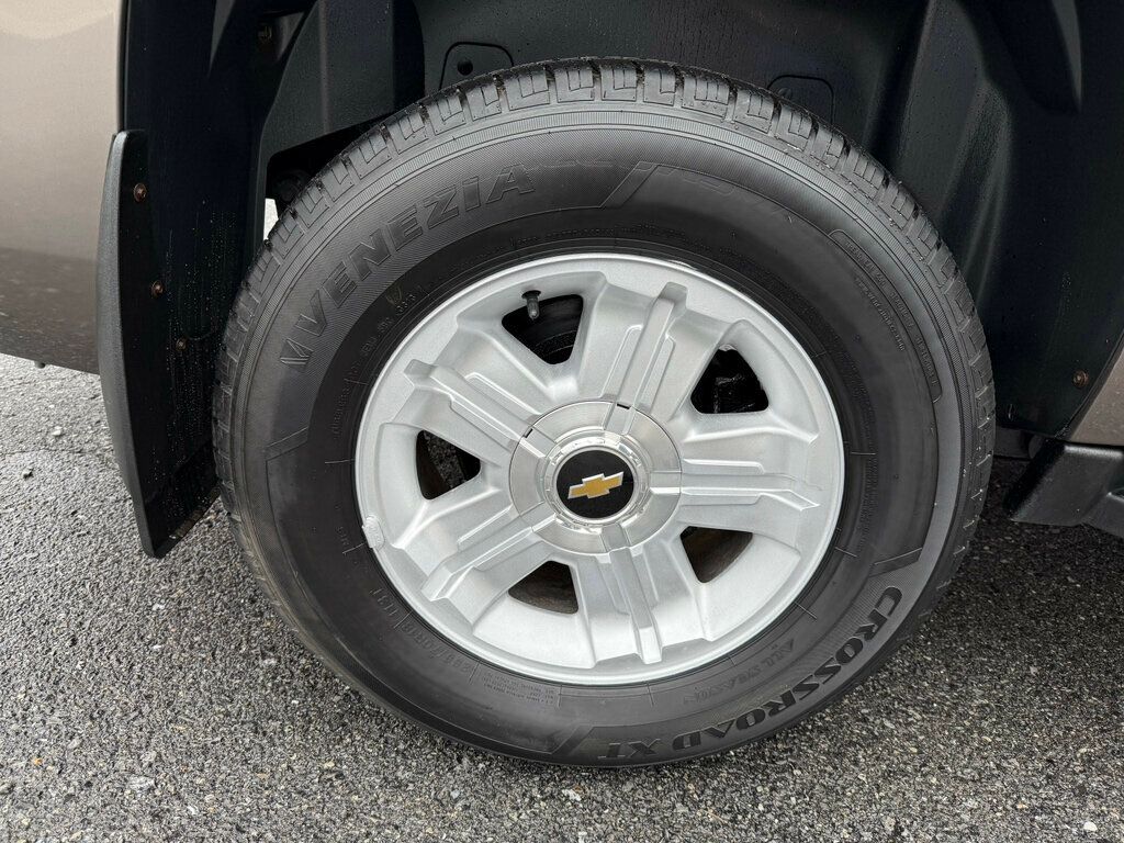 2014 Chevrolet Suburban LS photo 10