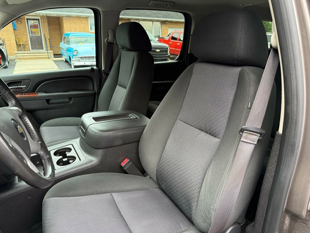 2014 Chevrolet Suburban LS photo 21