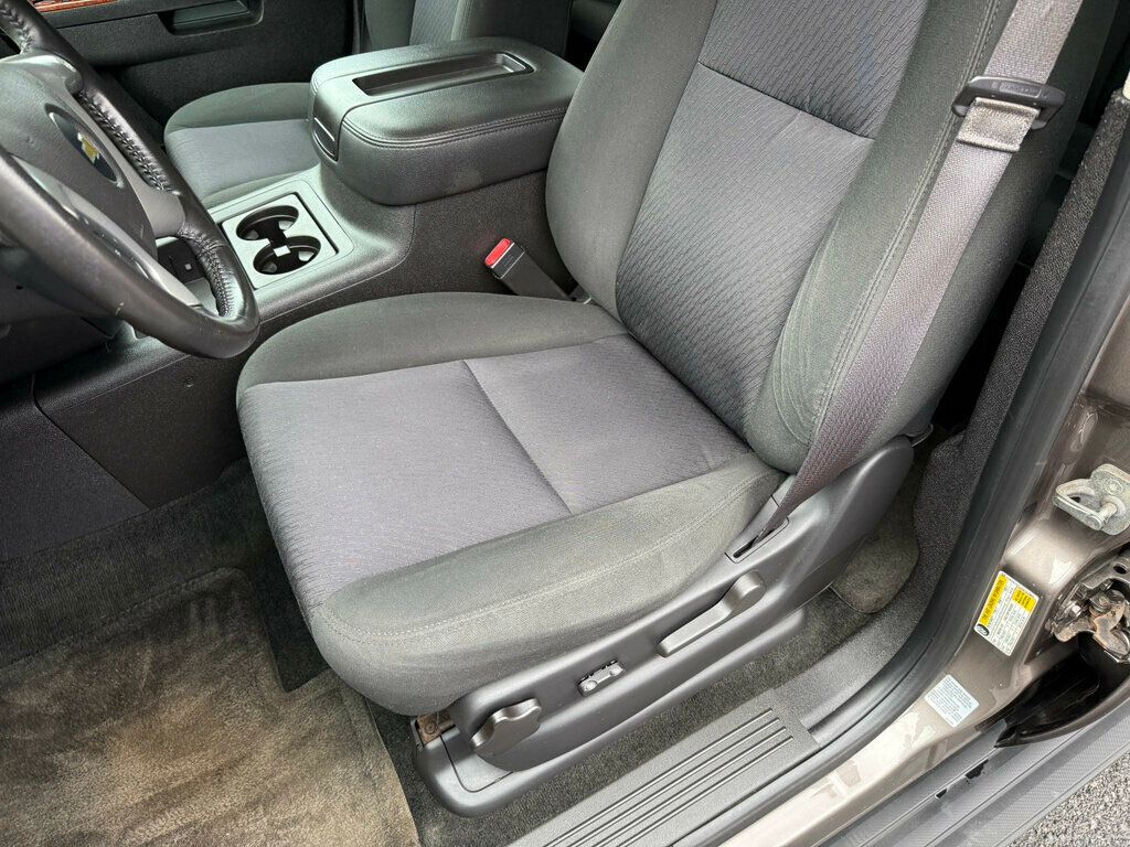 2014 Chevrolet Suburban LS photo 22