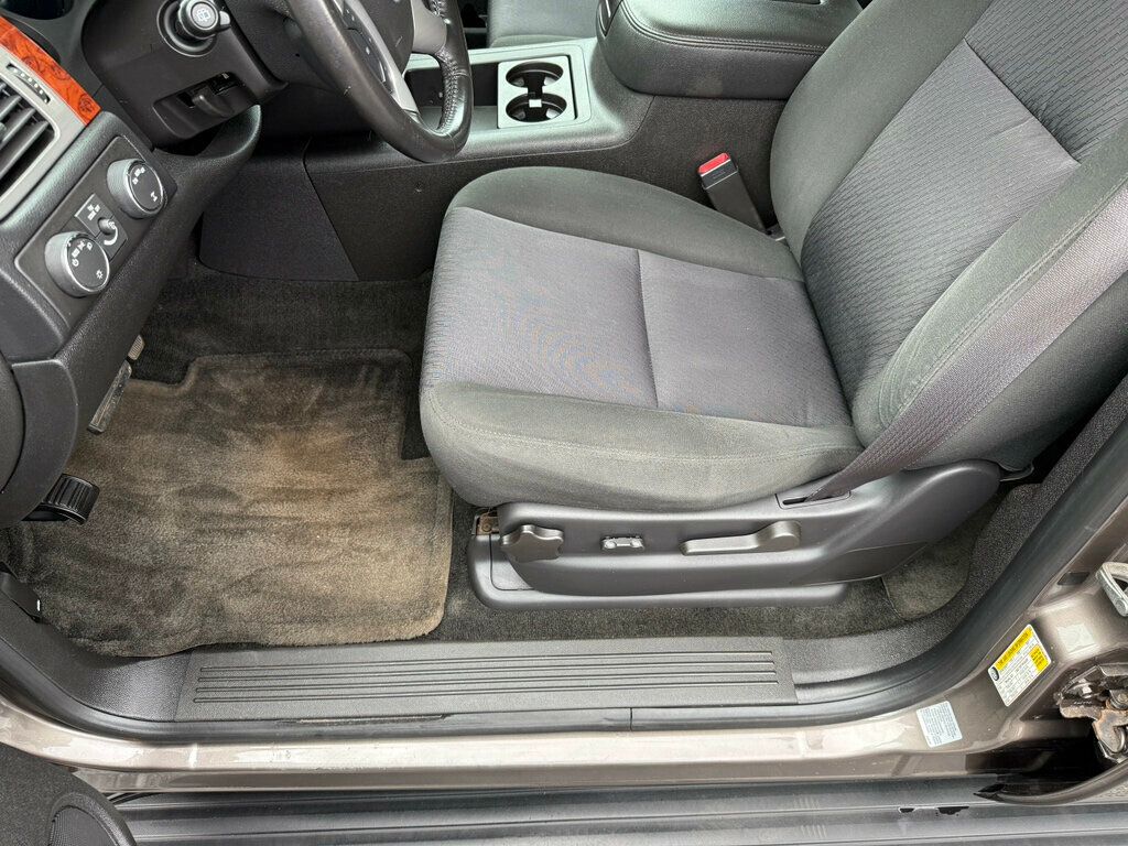 2014 Chevrolet Suburban LS photo 23