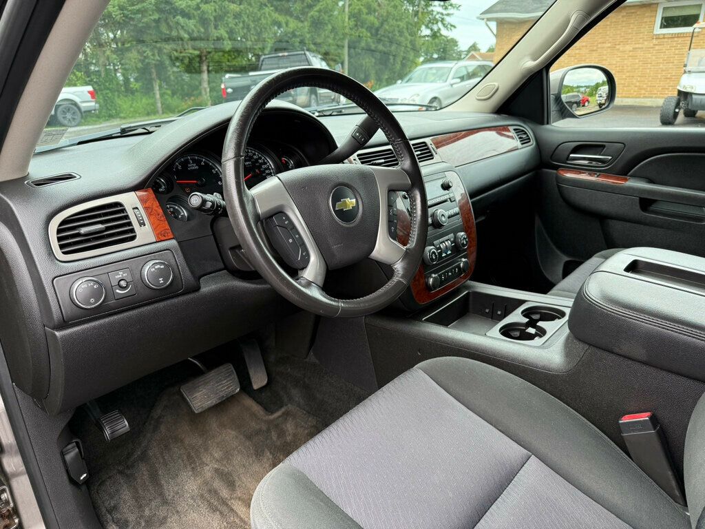 2014 Chevrolet Suburban LS photo 24
