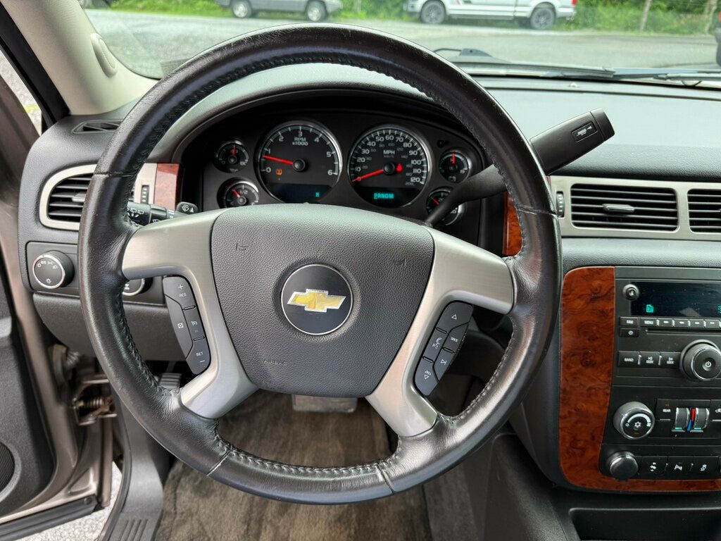 2014 Chevrolet Suburban LS photo 26