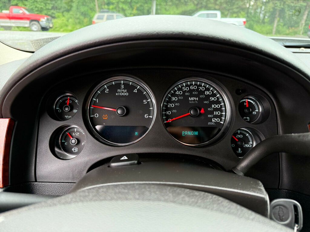 2014 Chevrolet Suburban LS photo 27
