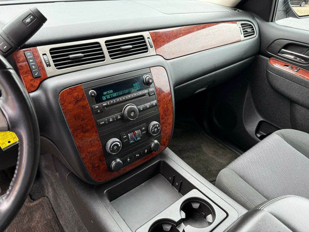 2014 Chevrolet Suburban LS photo 28