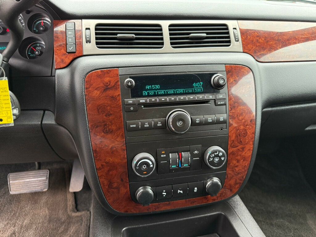 2014 Chevrolet Suburban LS photo 29