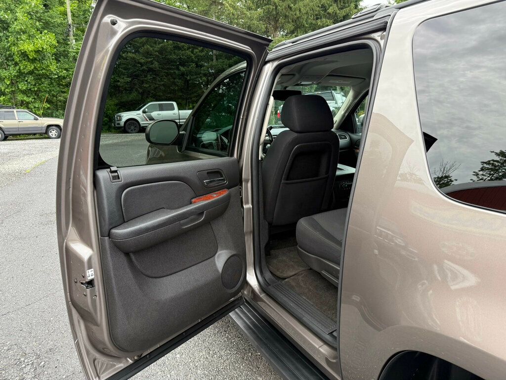 2014 Chevrolet Suburban LS photo 31