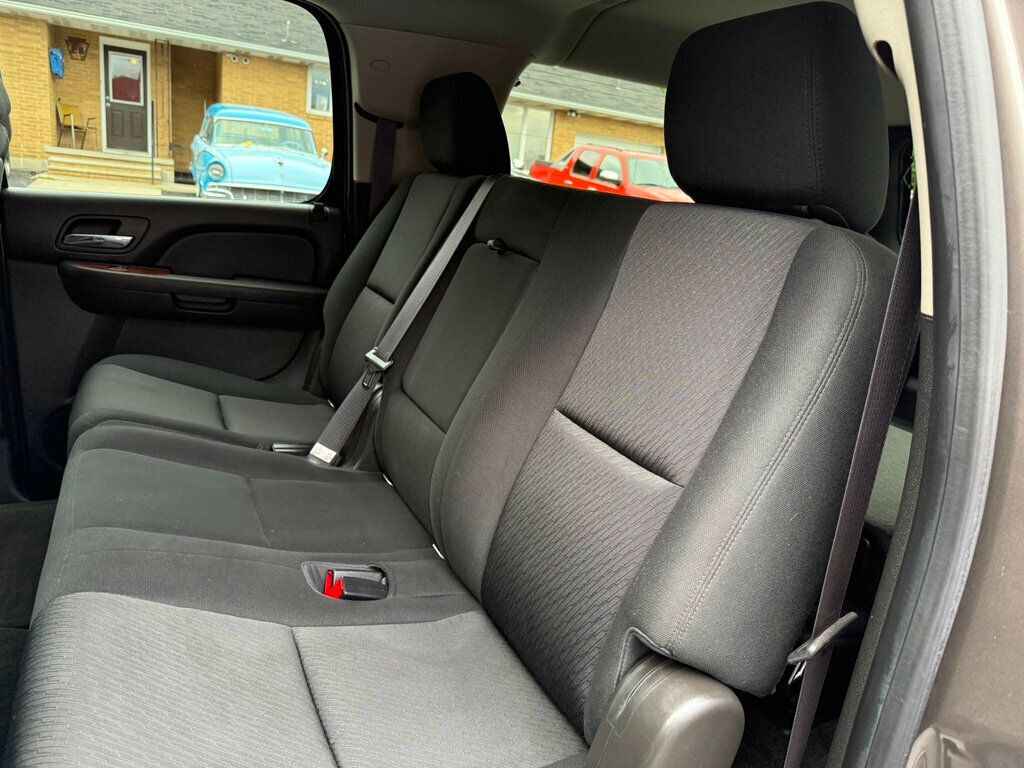 2014 Chevrolet Suburban LS photo 32