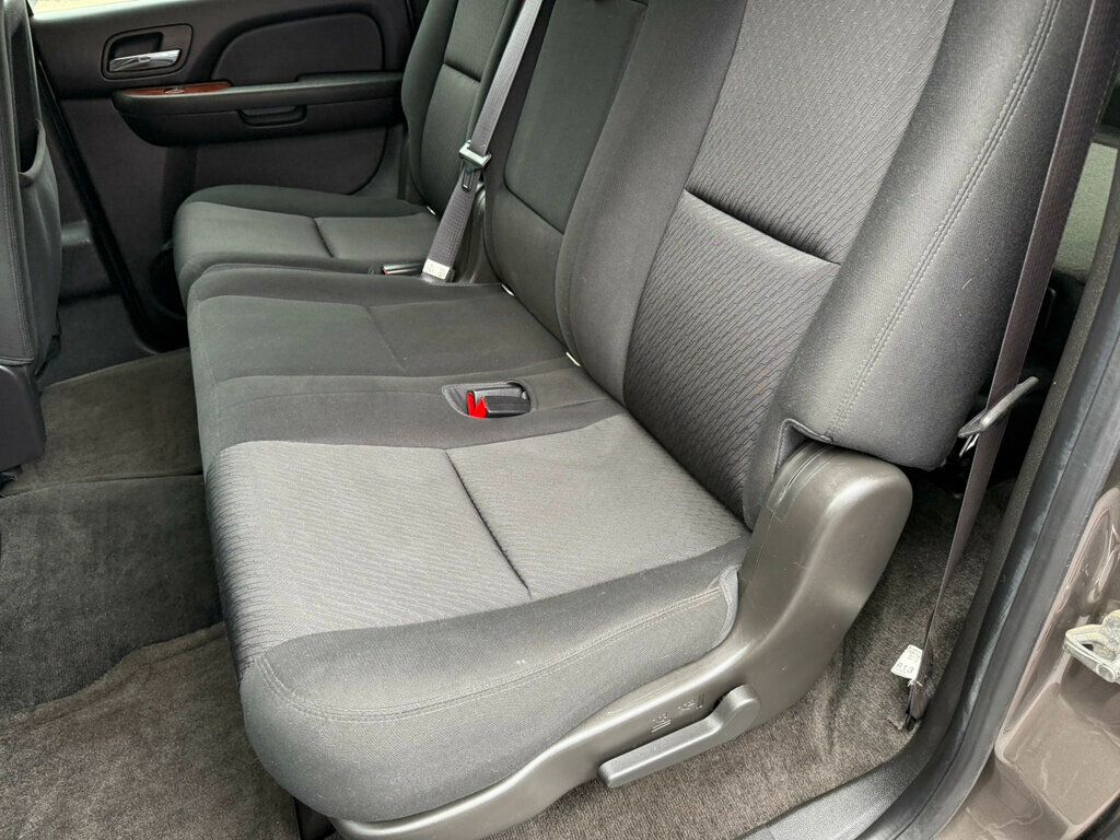 2014 Chevrolet Suburban LS photo 33