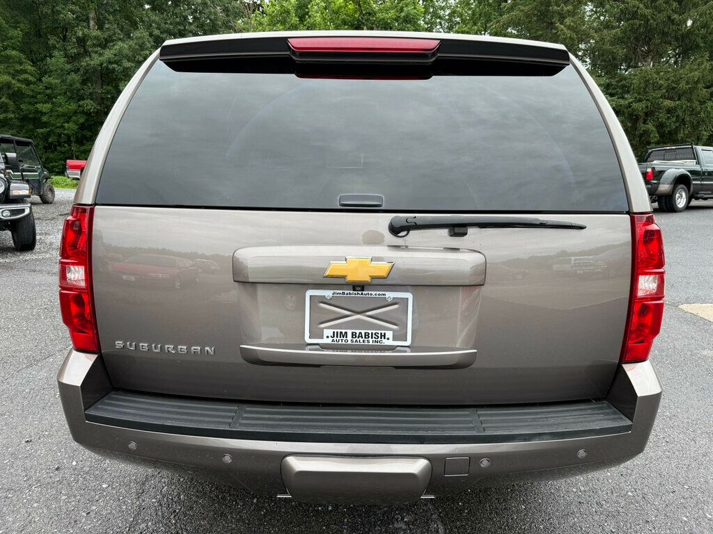2014 Chevrolet Suburban LS photo 4