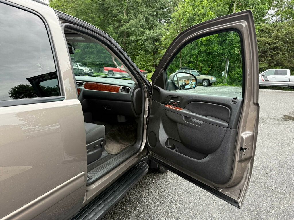 2014 Chevrolet Suburban LS photo 50