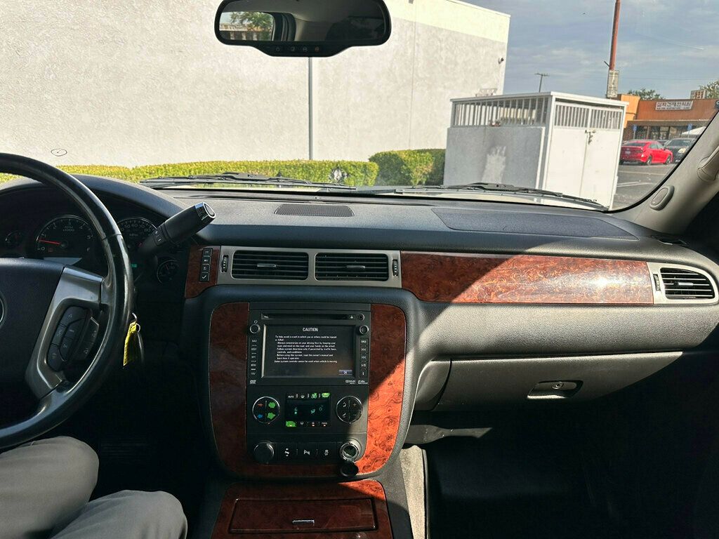 2014 Chevrolet Suburban LTZ photo 12