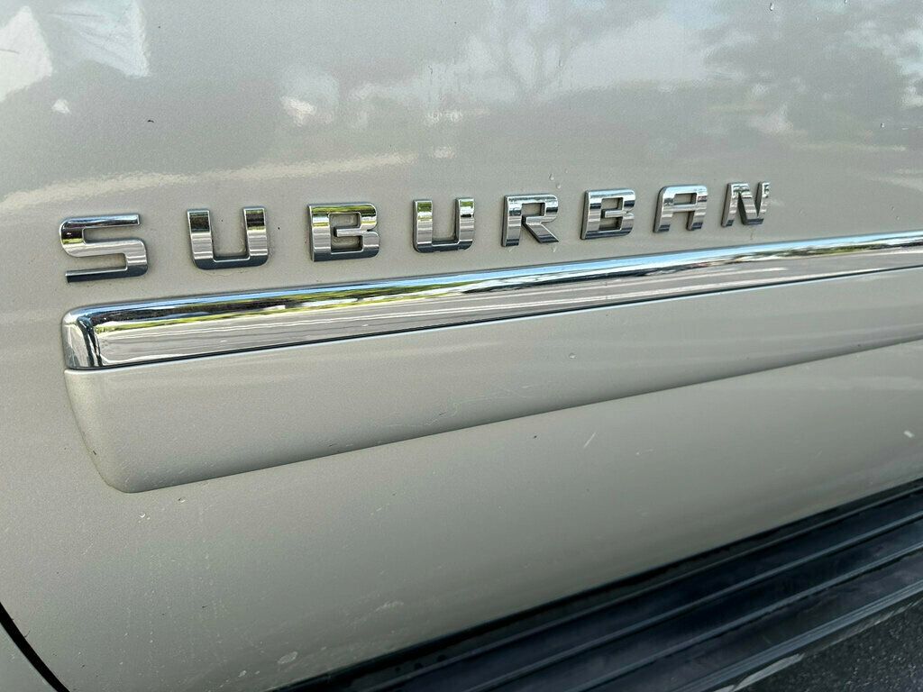 2014 Chevrolet Suburban LTZ photo 15