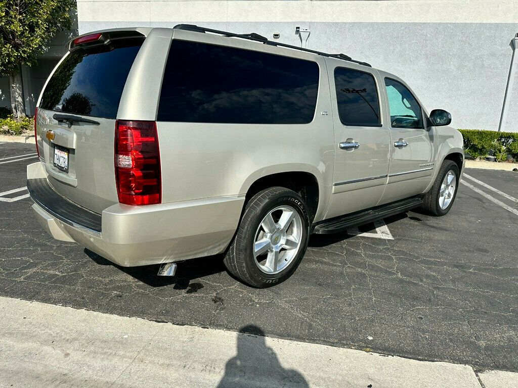 2014 Chevrolet Suburban LTZ photo 3