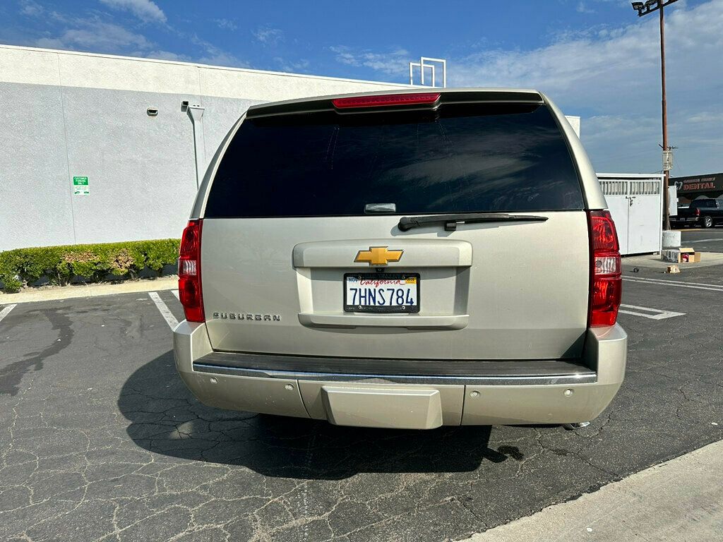 2014 Chevrolet Suburban LTZ photo 4