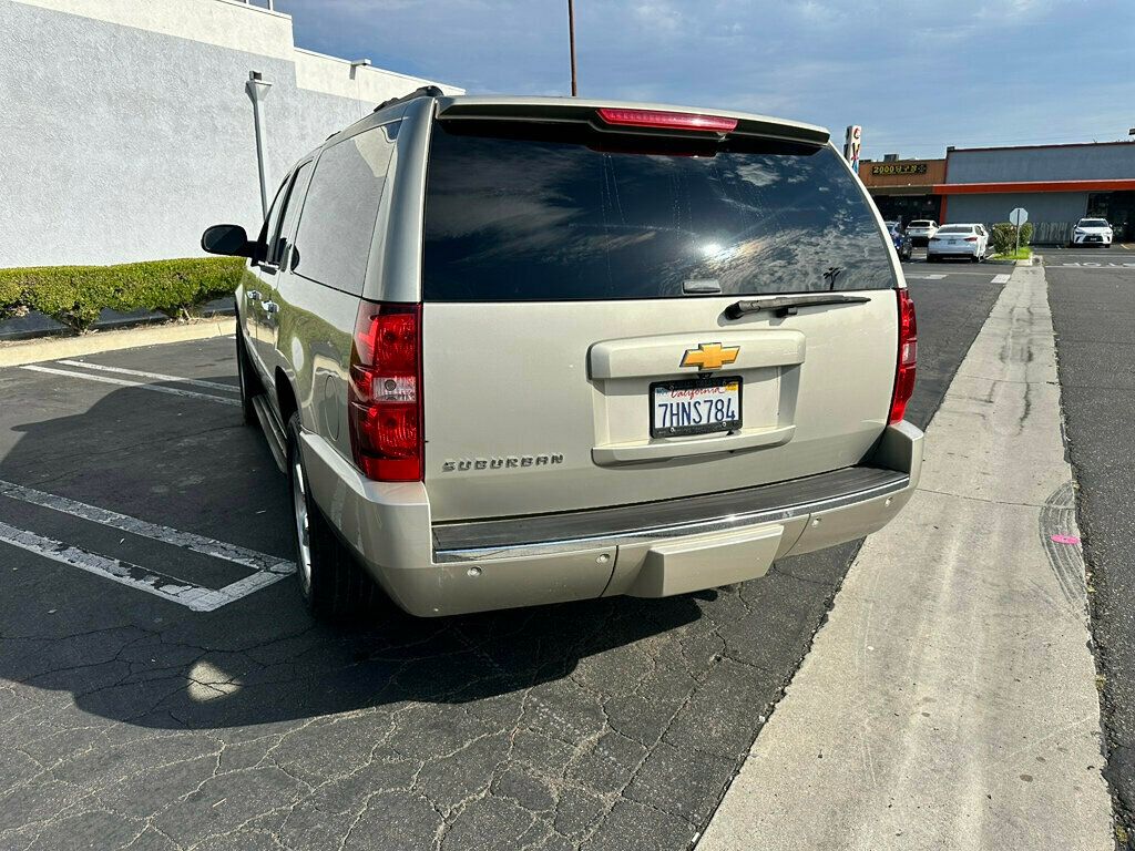 2014 Chevrolet Suburban LTZ photo 5