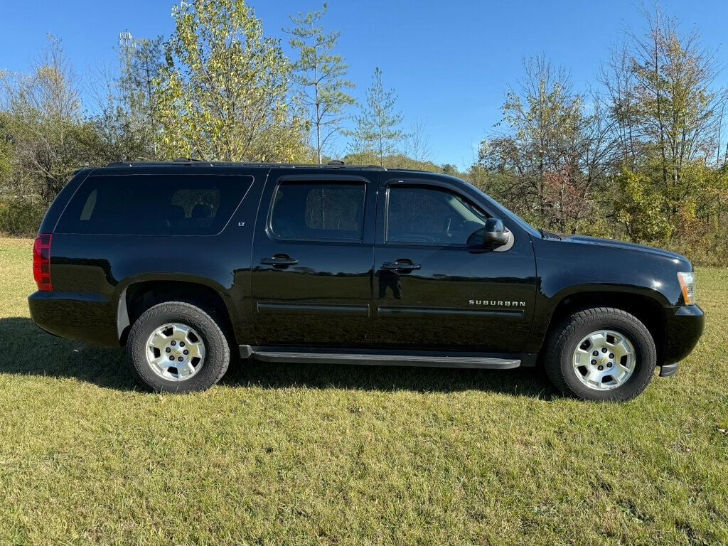 2014 Chevrolet Suburban LT photo 2