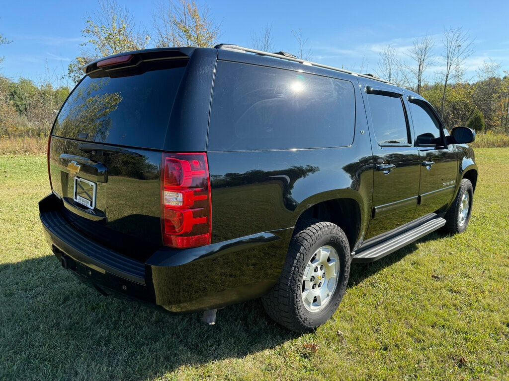 2014 Chevrolet Suburban LT photo 3