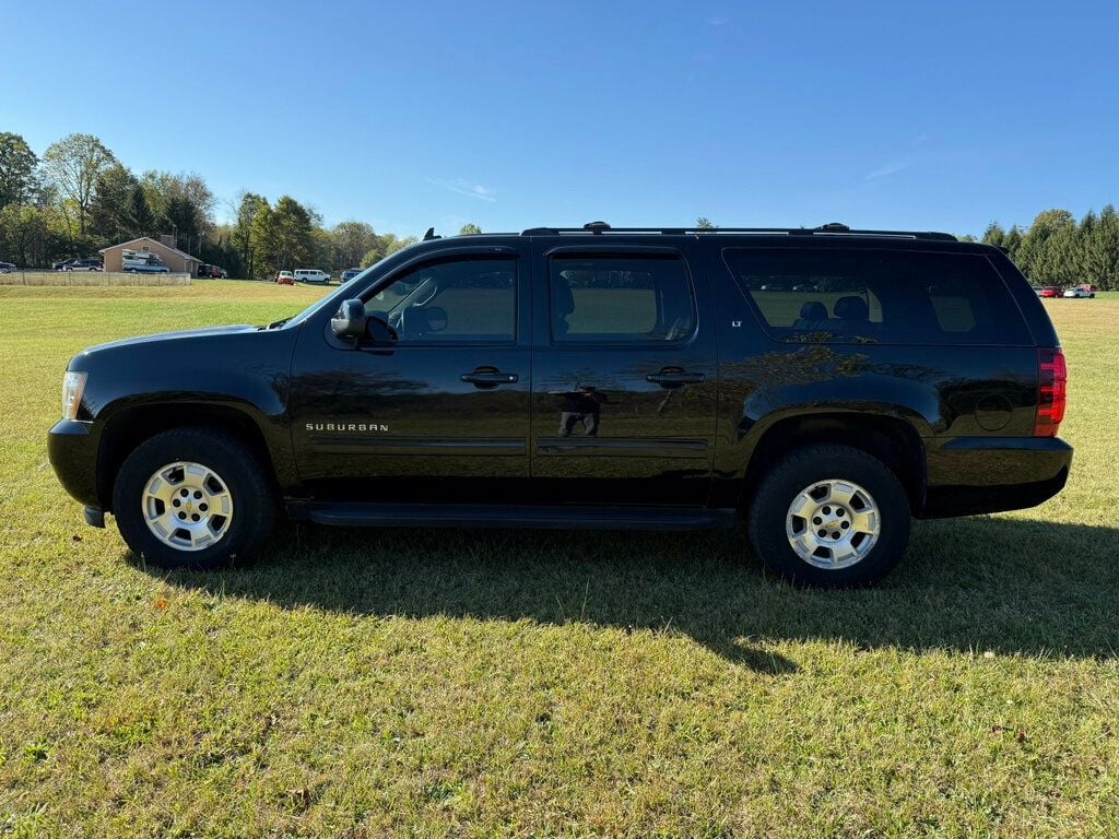 2014 Chevrolet Suburban LT photo 4