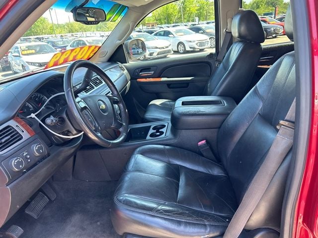 2014 Chevrolet Suburban 4WD 4dr LT - 23013404 - 8