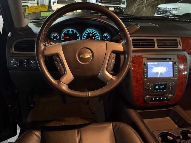 2014 Chevrolet Suburban 4WD 4dr LTZ - 22998624 - 13