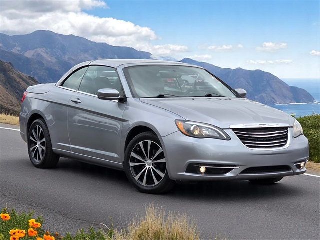 2014 Chrysler 200 2dr Convertible S - 22848599 - 1