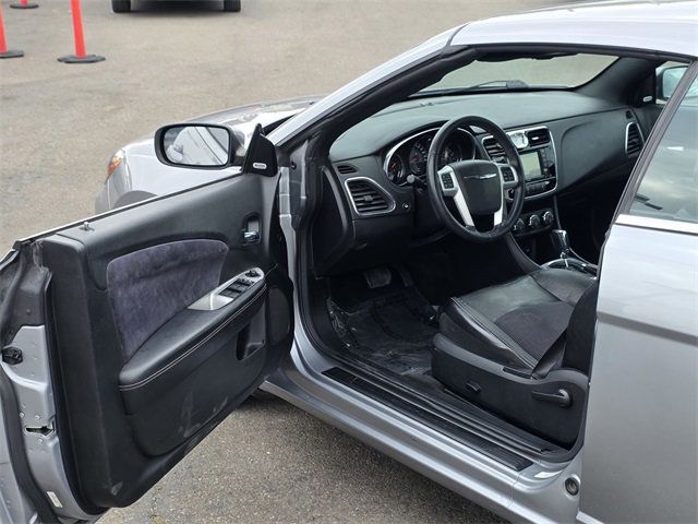 2014 Chrysler 200 2dr Convertible S - 22848599 - 30
