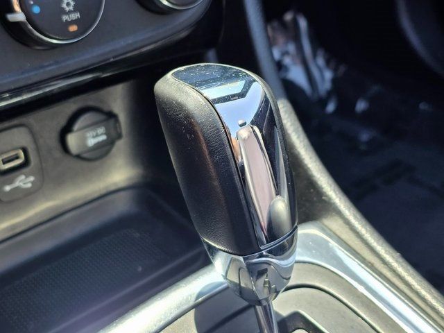 2014 Chrysler 200 2dr Convertible S - 22848599 - 35