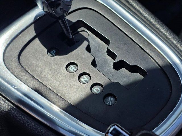 2014 Chrysler 200 2dr Convertible S - 22848599 - 36