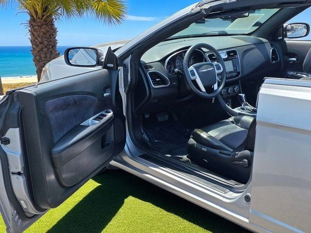 2014 Chrysler 200 2dr Convertible S - 22848599 - 39